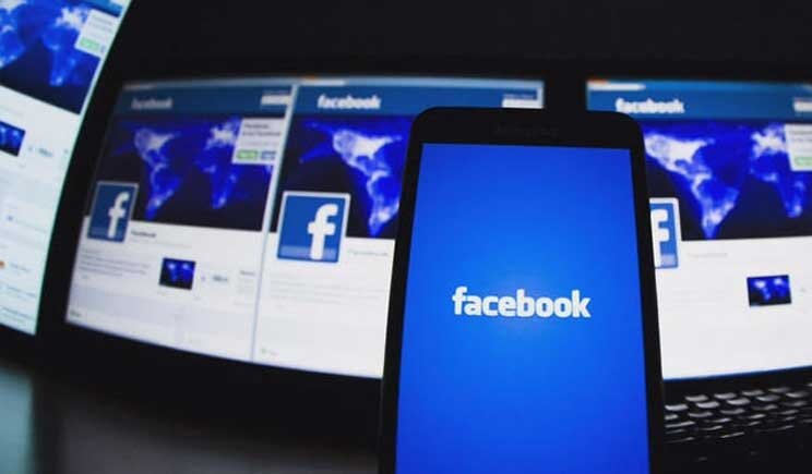 Rivoluzione su Facebook: prima le donne!