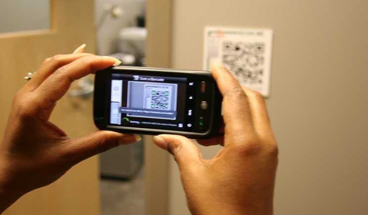 Prelievi in banca, grazie al QR Code basterà uno smartphone