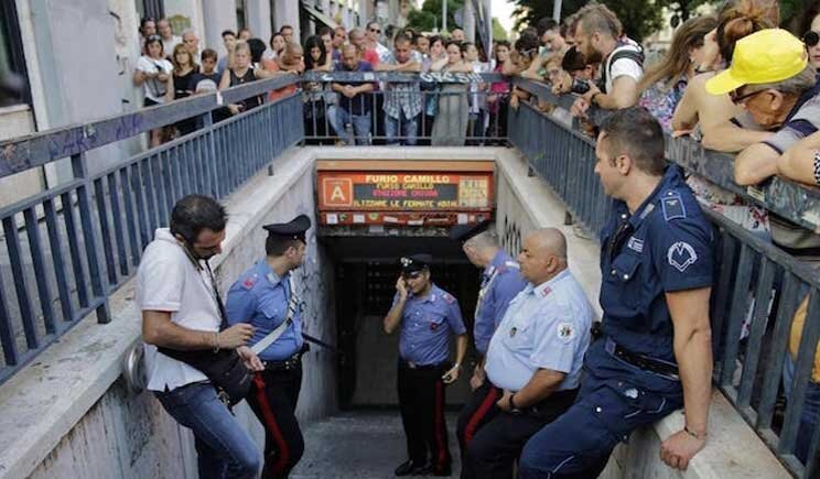 Bimbo di 5 anni muore cadendo nell'ascensore della Metro