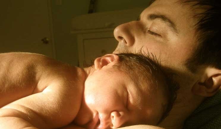 I neo papà tendono ad ingrassare di 2 kg