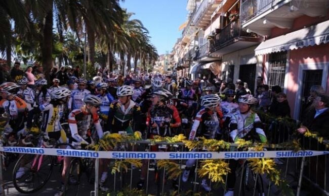 La partenza della Granfondo di Loano 2012