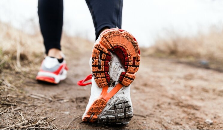 Ideate le scarpe hi-tech che ricaricano il cellulare