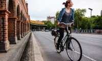 Rapporto Istat: aumentano le bici, diminuiscono le auto in città