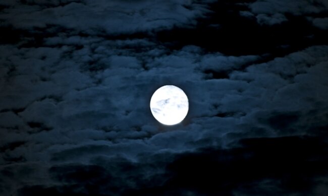 La luna piena influisce sulla qualità del sonno